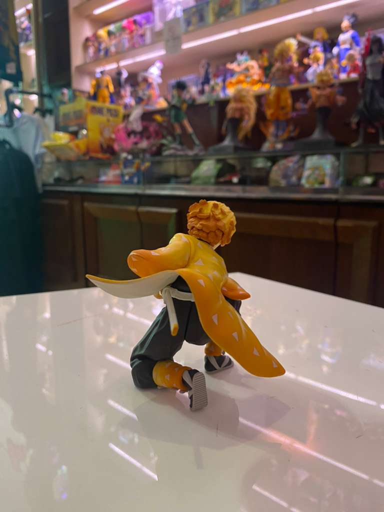 Zenitsu Agatsuma Noodle Stopper Figure